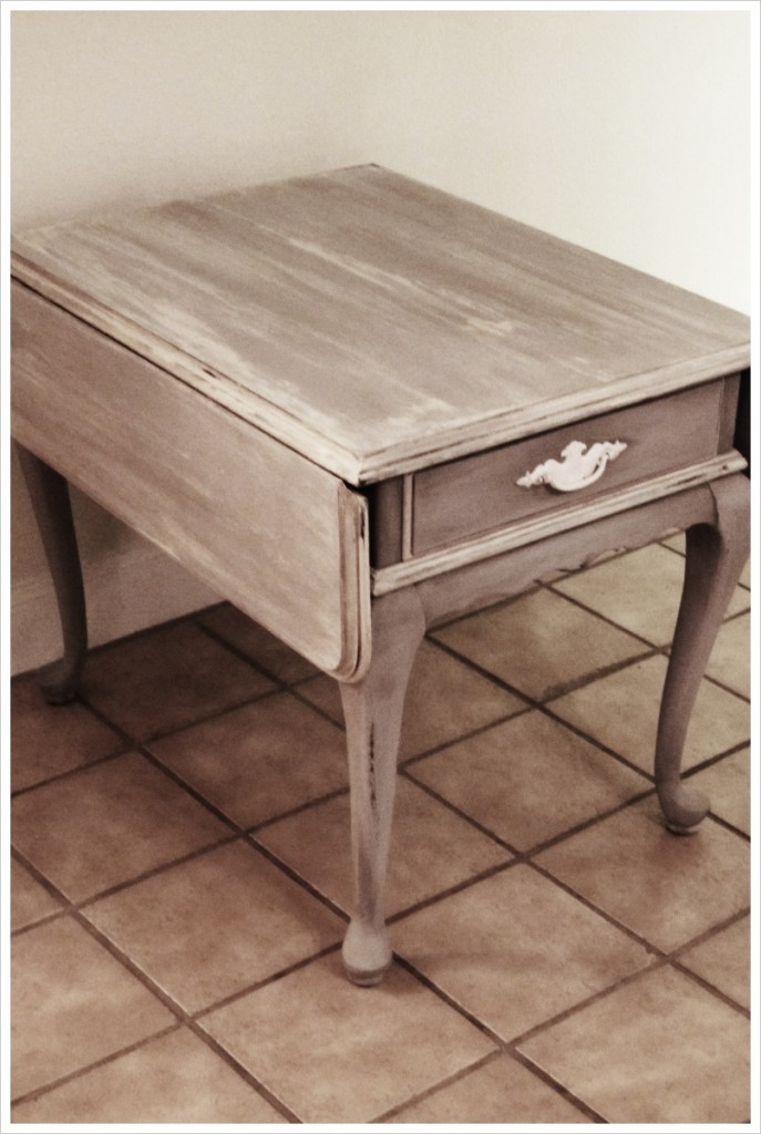 Little Table with wings